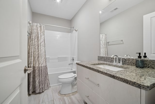 142 Roman Lane, Hawthorn Woods, IL 60047