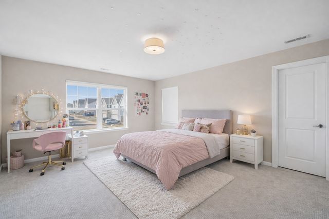 142 Roman Lane, Hawthorn Woods, IL 60047