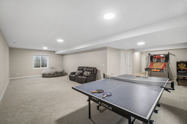 142 Roman Lane, Hawthorn Woods, IL 60047