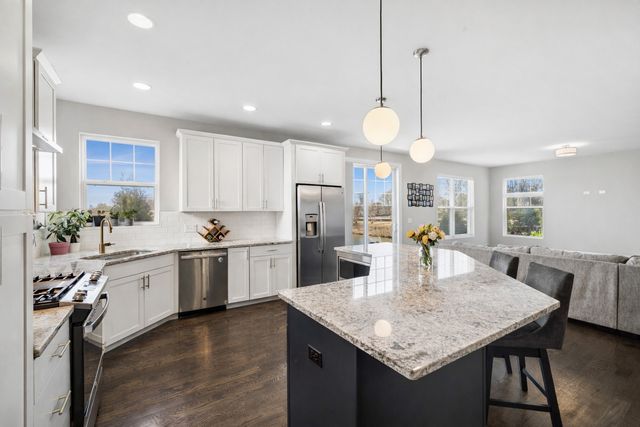 142 Roman Lane, Hawthorn Woods, IL 60047