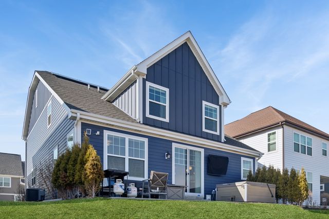 142 Roman Lane, Hawthorn Woods, IL 60047