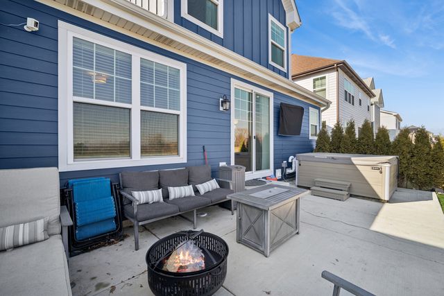 142 Roman Lane, Hawthorn Woods, IL 60047