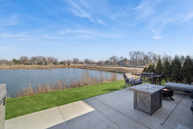 142 Roman Lane, Hawthorn Woods, IL 60047