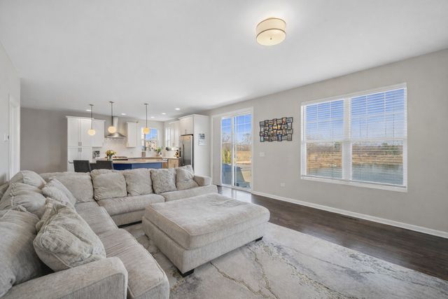 142 Roman Lane, Hawthorn Woods, IL 60047