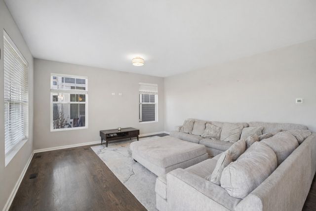 142 Roman Lane, Hawthorn Woods, IL 60047