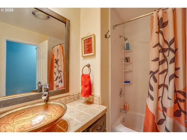 8914 Ne 59TH St, Vancouver, WA 98662