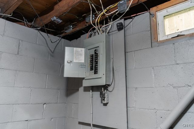 20 Gardner St, Whitestown, NY 13492