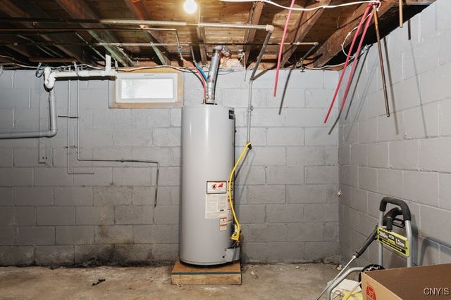 20 Gardner St, Whitestown, NY 13492