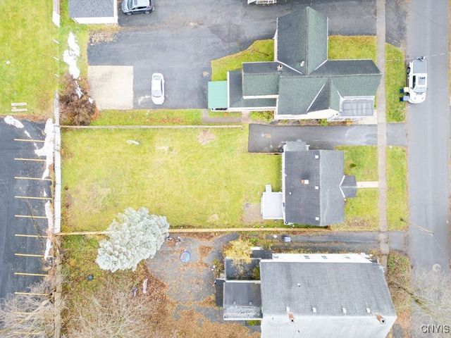 20 Gardner St, Whitestown, NY 13492