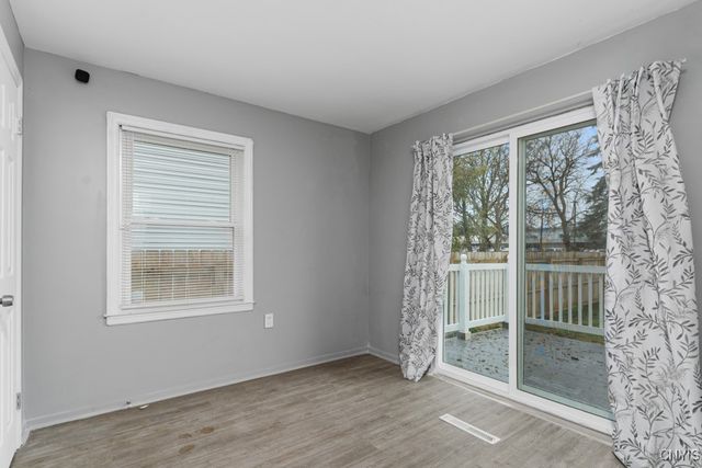 20 Gardner St, Whitestown, NY 13492