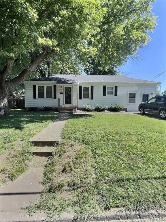 1302 N 2nd Street, Edwardsville, IL 62025