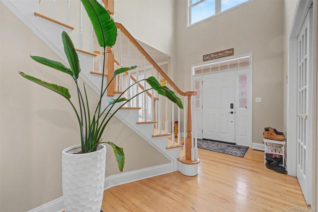 26 Mt Pleasant Drive, Poughquag, NY 12570