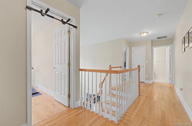 26 Mt Pleasant Drive, Poughquag, NY 12570