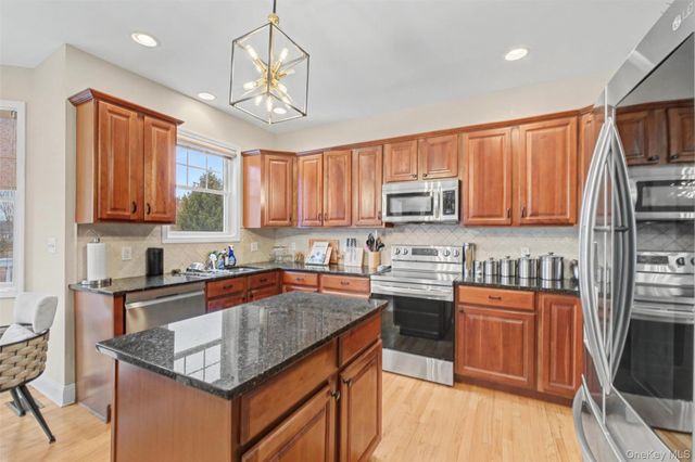 26 Mt Pleasant Drive, Poughquag, NY 12570