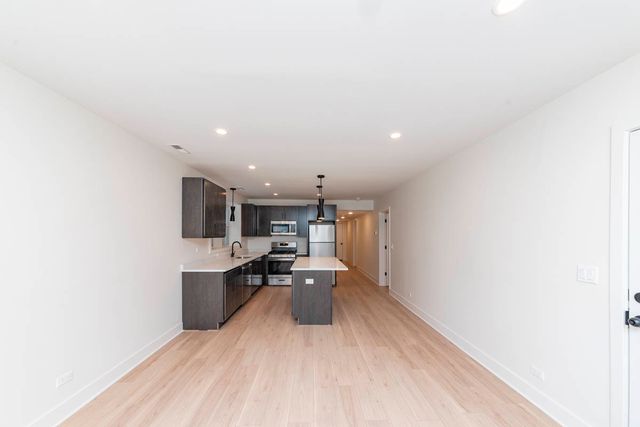 2825 N Rockwell Street G, Chicago, IL 60618