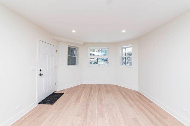 2825 N Rockwell Street G, Chicago, IL 60618