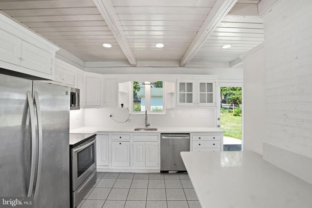 11000 PARK RD, Fairfax, VA 22030