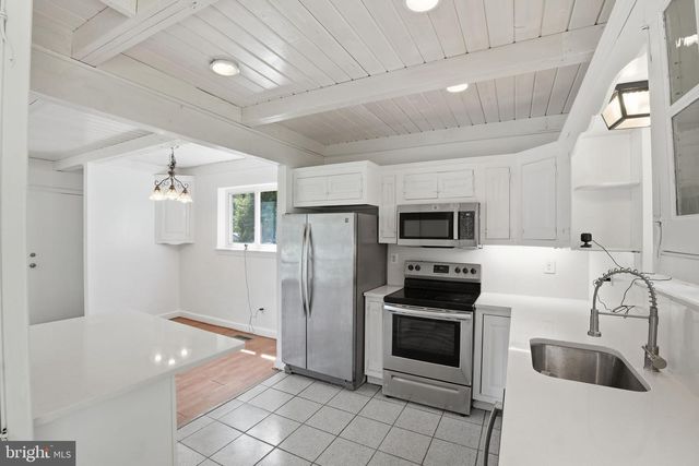 11000 PARK RD, Fairfax, VA 22030