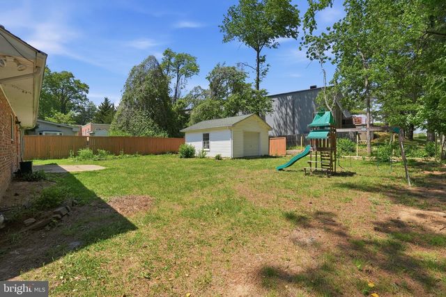 11000 PARK RD, Fairfax, VA 22030