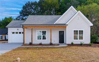 316 W Lee Avenue, Yadkinville, NC 27055