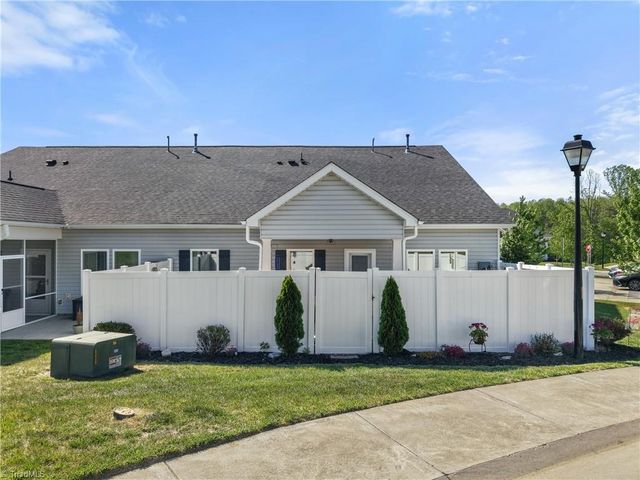1402 Hunting Hawk Lane, Kernersville, NC 27284