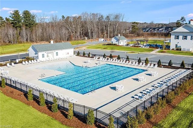 1402 Hunting Hawk Lane, Kernersville, NC 27284