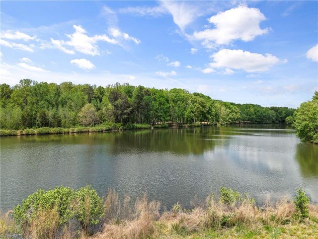 1402 Hunting Hawk Lane, Kernersville, NC 27284