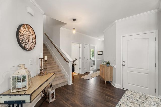1402 Hunting Hawk Lane, Kernersville, NC 27284