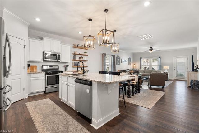 1402 Hunting Hawk Lane, Kernersville, NC 27284