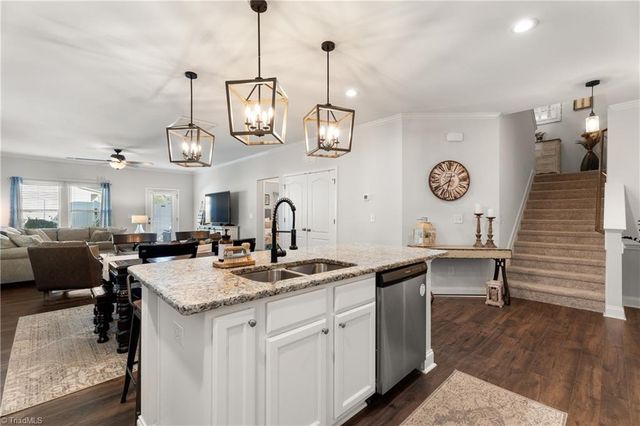 1402 Hunting Hawk Lane, Kernersville, NC 27284