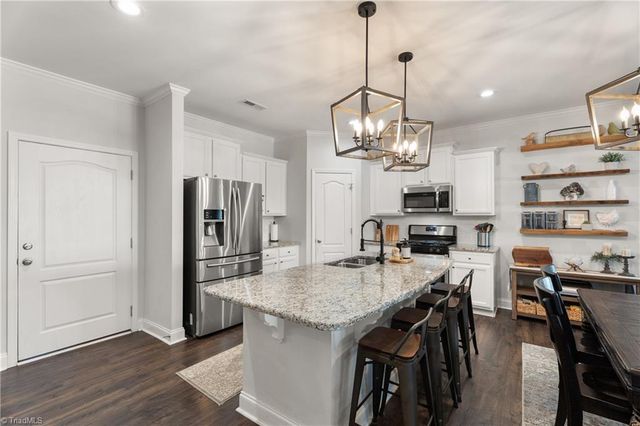 1402 Hunting Hawk Lane, Kernersville, NC 27284