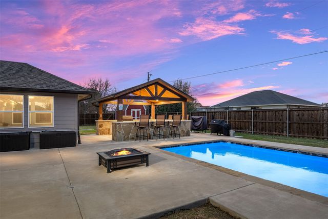 325 Flying Bridge Drive, Gun Barrel City, TX 75156