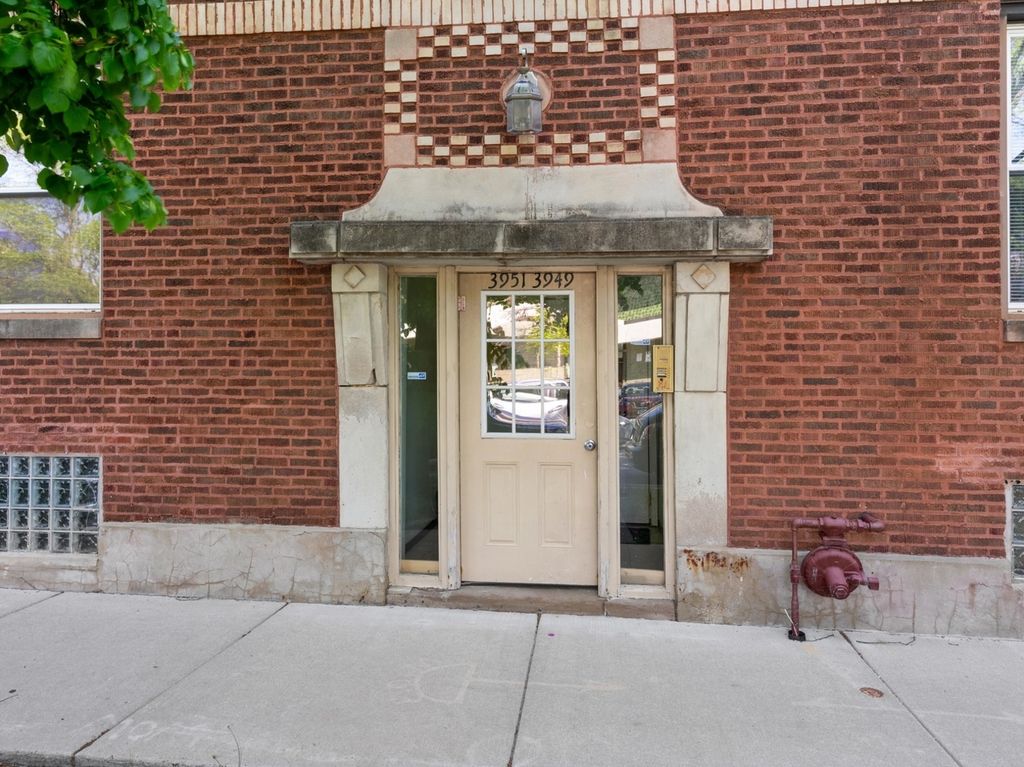 3951 N St Louis Avenue 1, Chicago, IL 60618