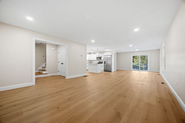 19 Captains Way, Lakeville, MA 02347