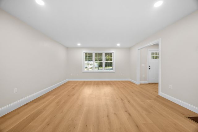 19 Captains Way, Lakeville, MA 02347