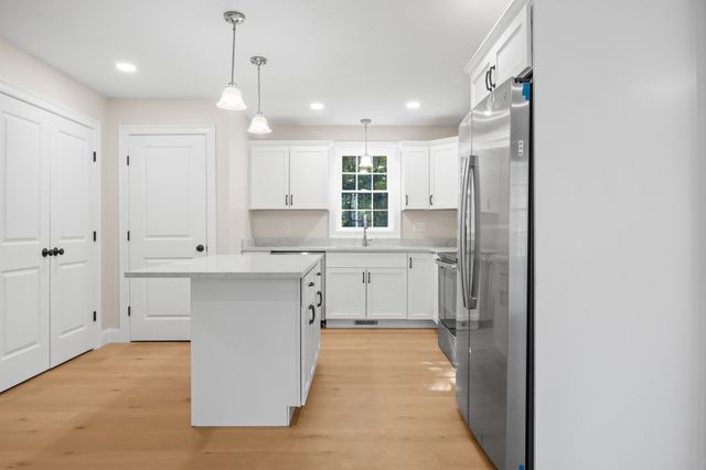 19 Captains Way, Lakeville, MA 02347