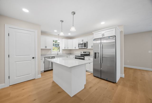 19 Captains Way, Lakeville, MA 02347