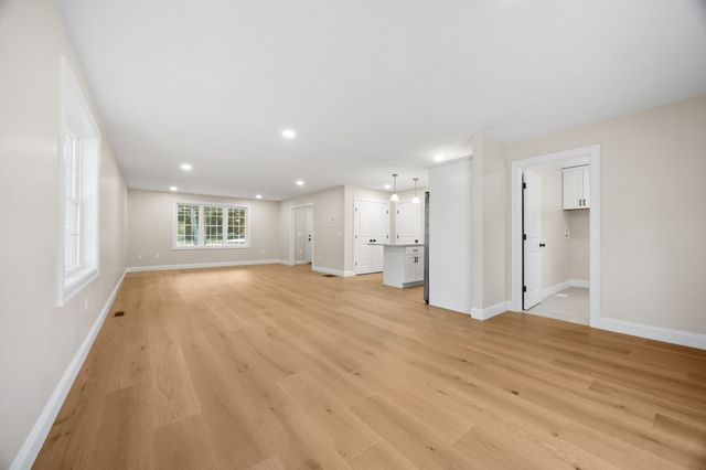 19 Captains Way, Lakeville, MA 02347