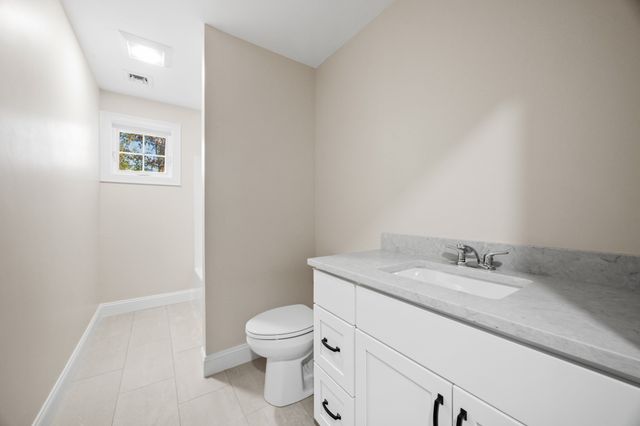 19 Captains Way, Lakeville, MA 02347