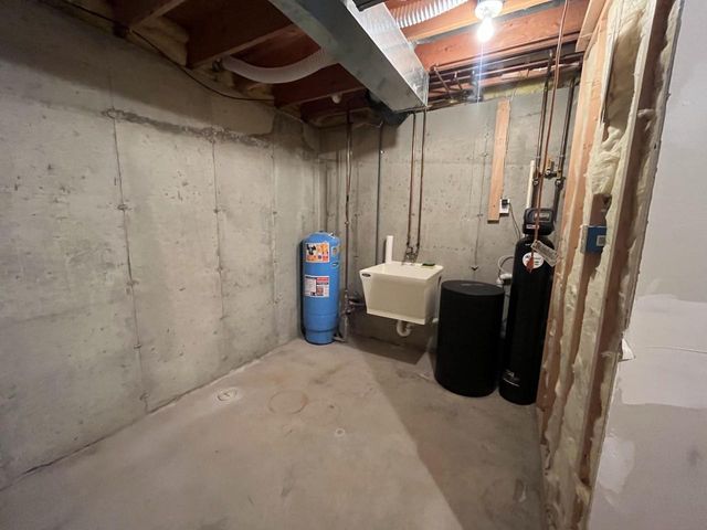 6692 W Thornapple Drive, Janesville, WI 53548