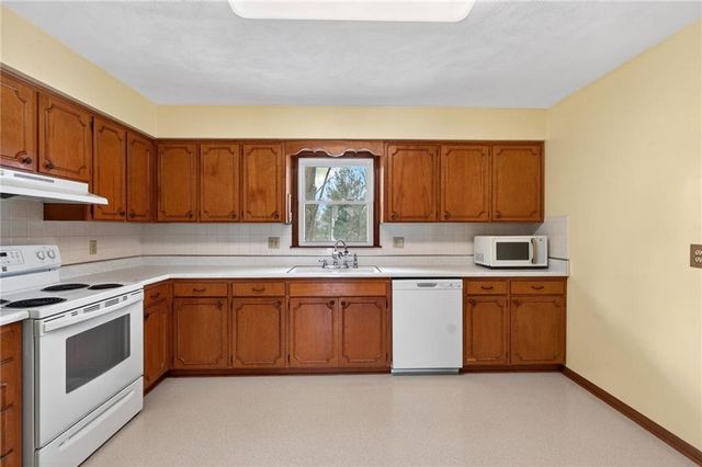 542 Maple Avenue, Smithville, MO 64089