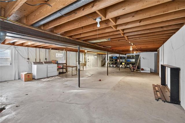 542 Maple Avenue, Smithville, MO 64089