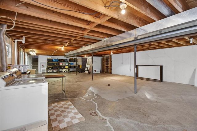 542 Maple Avenue, Smithville, MO 64089