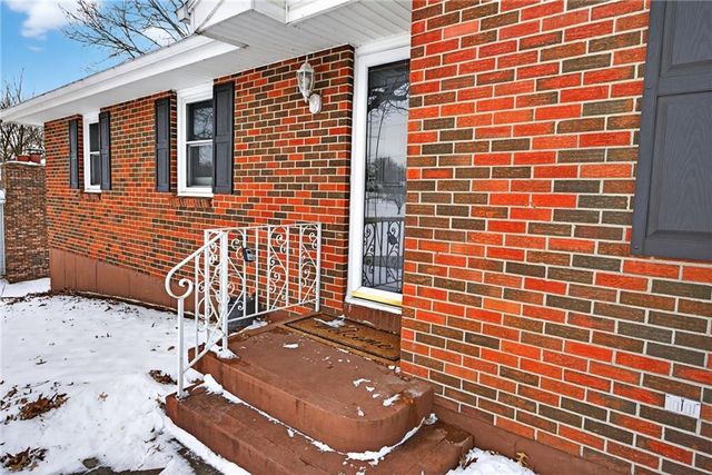 542 Maple Avenue, Smithville, MO 64089