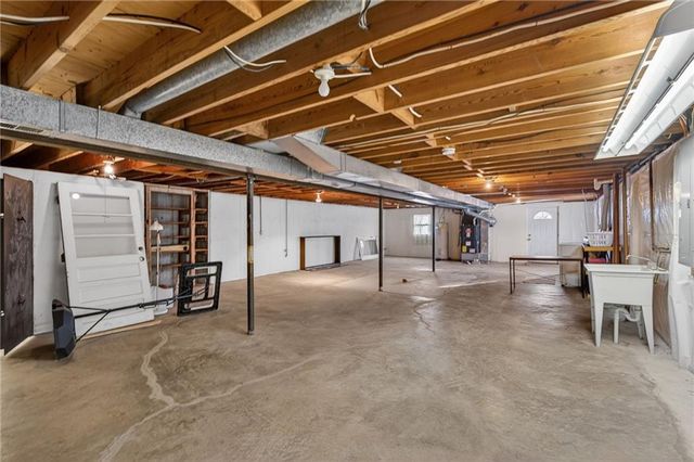 542 Maple Avenue, Smithville, MO 64089