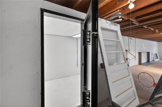 542 Maple Avenue, Smithville, MO 64089