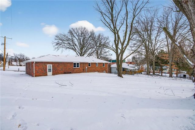 542 Maple Avenue, Smithville, MO 64089