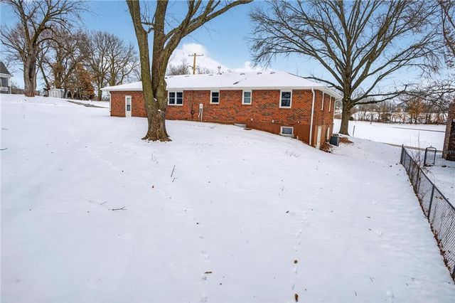 542 Maple Avenue, Smithville, MO 64089