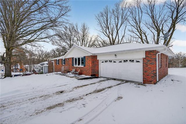 542 Maple Avenue, Smithville, MO 64089