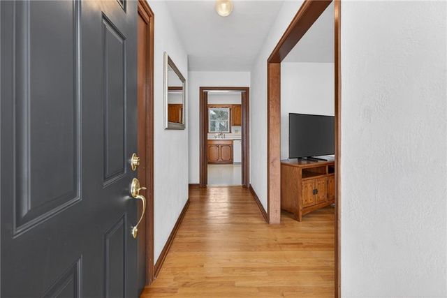 542 Maple Avenue, Smithville, MO 64089